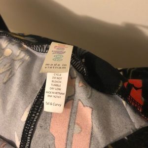 LuLaRoe Black with flowers behind TC Leggings